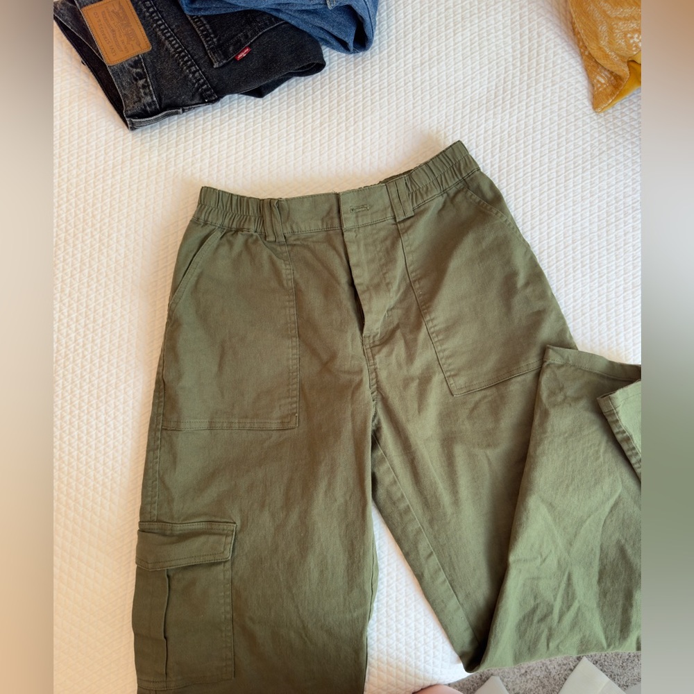 Olive green cargo pants women’s small stretchy comfy